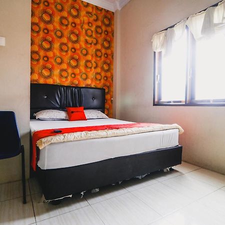 Reddoorz Near Jalan Gatot Subroto Medan Hotel Exterior photo