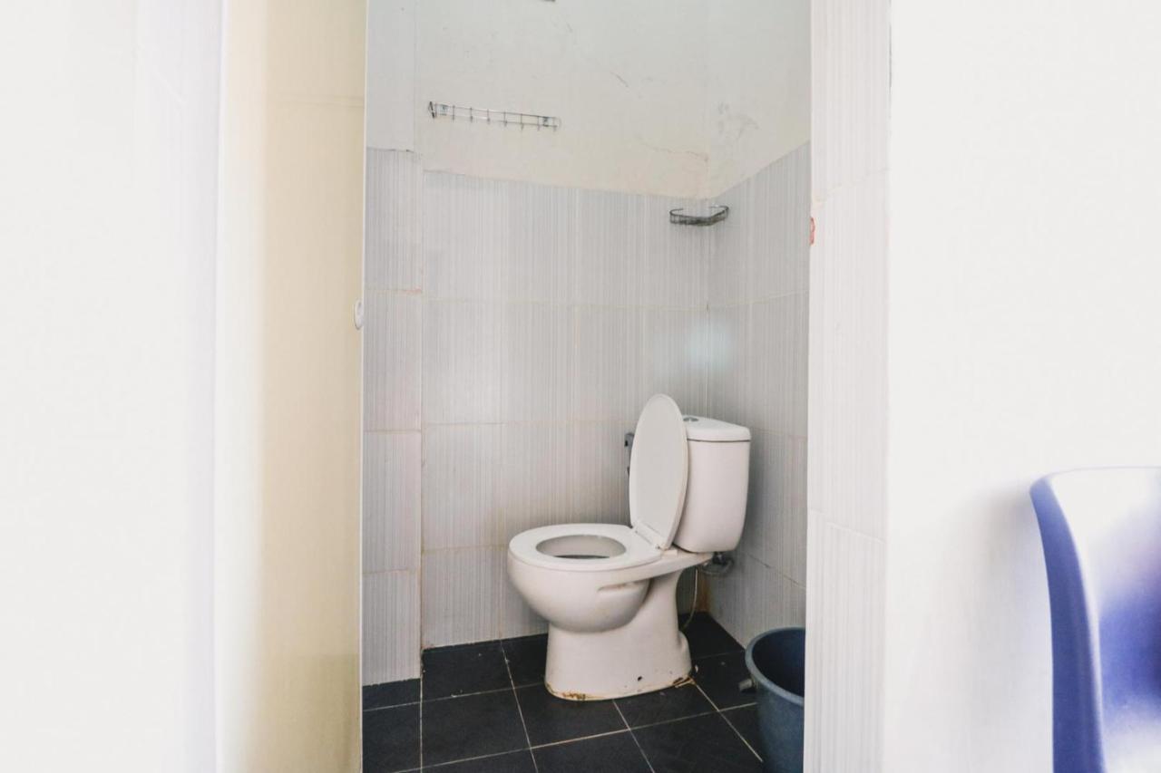 Reddoorz Near Jalan Gatot Subroto Medan Hotel Exterior photo